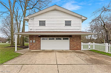 30240 Miles Rd - Solon, OH
