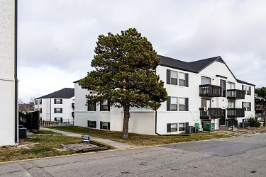 Westgate Village Apartments - Topeka, KS