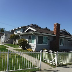 17051 Oak Ln - Huntington Beach, CA