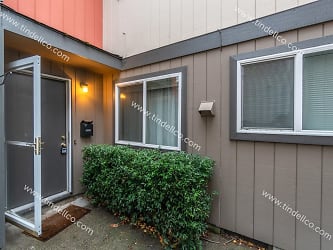 8101-8113 SW 34th Ave - Portland, OR