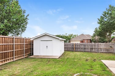 101 E Forestwood Dr - Forney, TX