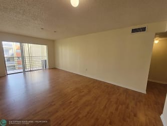 3610 NW 21st St #312 - Lauderdale Lakes, FL