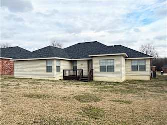 2827 N Cassius Ln - Fayetteville, AR
