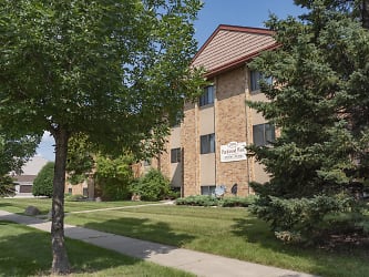 Parkwood East & West Apartments - Fargo, ND