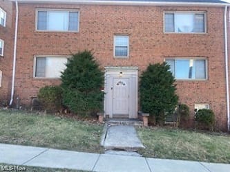2676 Noble Rd - Cleveland Heights, OH