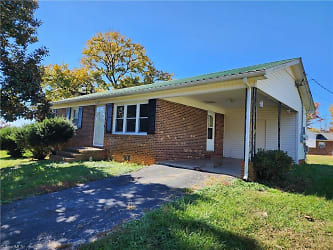 252 Janice Dr Apartments - Mount Airy, NC