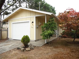 1655 34th St - Florence, OR