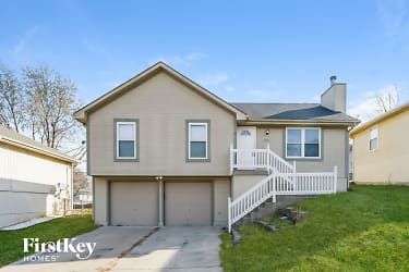 1705 N Lazy Branch Rd - Independence, MO