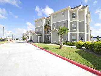 Campus Quarters - Per Bed Lease Apartments - Corpus Christi, TX