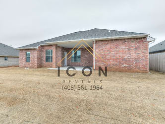 713 N Cottontail Wy - Mustang, OK
