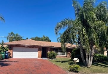 9077 NW 25th Ct - Coral Springs, FL