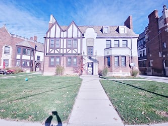 13309 S Woodland Rd - Cleveland, OH