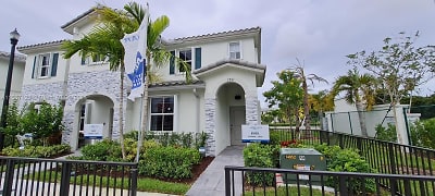 1849 SE 27th Terrace - Homestead, FL