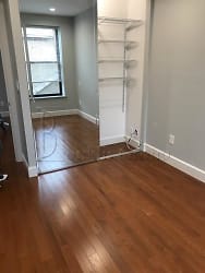 22-55 41st St unit 2F - Queens, NY