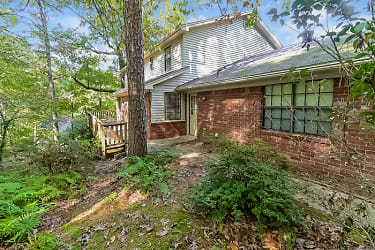 4 Fenchley Ct - Little Rock, AR