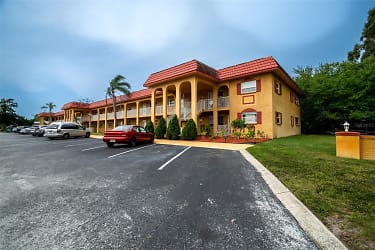 1300 S Hercules Ave #9 - Clearwater, FL