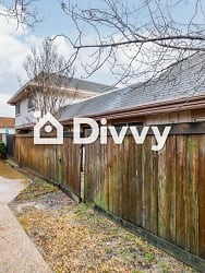 4421 Westminster Dr - Irving, TX
