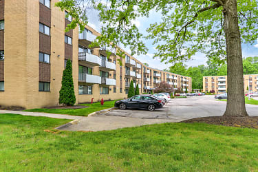 Camelot Apartments - Cleveland, OH