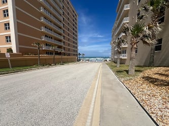 3862 S Atlantic Ave unit East - Daytona Beach, FL