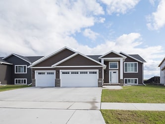 3291 45TH AVE S - GRAND FORKS, ND