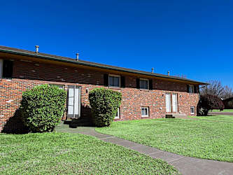 2006 Campus Dr unit 4 - Garden City, KS