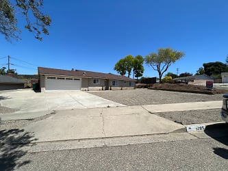 1205 Navajo Pl - Santa Maria, CA