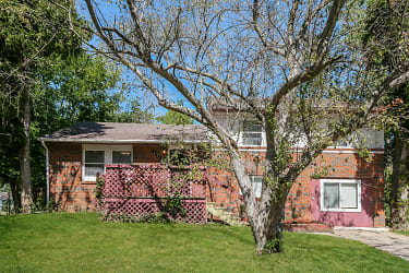 6124 E 43rd St - Indianapolis, IN