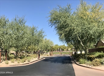 9260 E Desert Village Dr - Scottsdale, AZ
