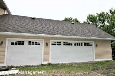 636 21st Street - Bettenforf, IA