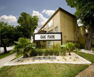 Oak Park Apartments In Historic Hyde Park - Austin, TX