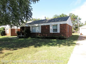 111 E Marshall Dr - Midwest City, OK