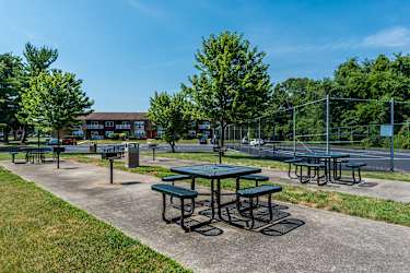 Royal Crest Apartments - Trenton, NJ