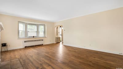 307 Bedford Ave - Uniondale, NY