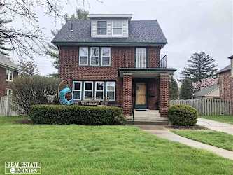 674 Neff Rd - Grosse Pointe, MI