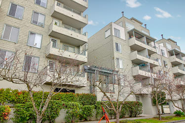 6700 Roosevelt Apartments - Seattle, WA