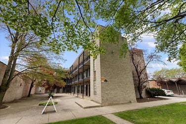 8222 S King Dr - Chicago, IL