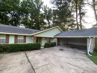 1264 Woodfield Dr - Jackson, MS
