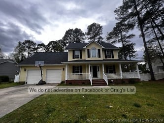2556 Lull Water Dr - Fayetteville, NC