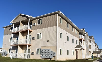 2031 33rd St NW unit 203 - Minot, ND