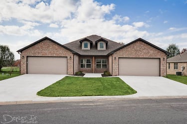 322 Turnberry Ct - Mountain Home, AR