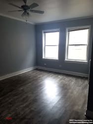 6930 N Greenview Ave unit 407 - Chicago, IL