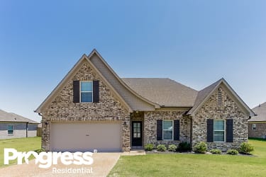 2815 S Cherry Dr - Southaven, MS