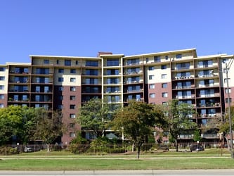 Solaire Active Adult Community 62+ Apartments - Southfield, MI