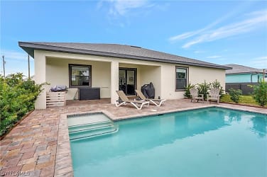 434 NW 3rd Terrace - Cape Coral, FL