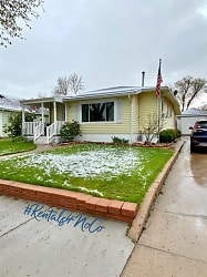 14 S Greeley Ave - Johnstown, CO