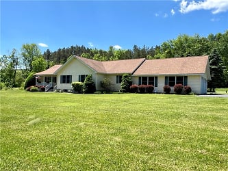 245 Greenough Rd - Cooperstown, NY