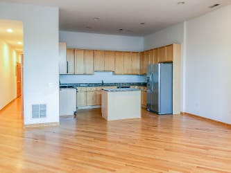 2535 N Southport Ave unit 2535-4S - Chicago, IL