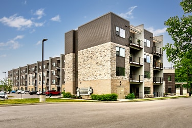 SouthPointe Village Apartments - Fishers, IN