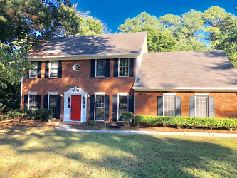 9162 Branch Valley Way - Roswell, GA