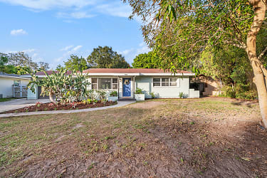 1464 Pine Brook Dr - Clearwater, FL
